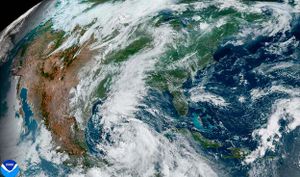 ¡EL CICLÓN NOS PASÓ ENFRENTE; PERO LEJITOS! - *DEJA VIENTO DEL NORTE CON RACHAS Y GOTAS