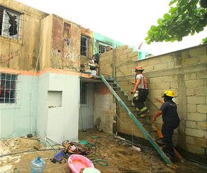 ¡A CUBETAZOS APAGAN INCENDIO EN CASA DE COLONIA LA VERACRUZ!