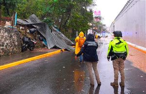 ¡XALAPA BAJO EL AGUA! - *Hubo Hasta Derrumbes