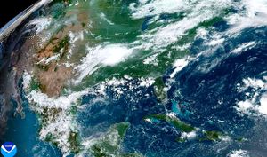 PARCIALMENTE NUBLADO CON AMBIENTE CALUROSO A BOCHORNOSO - *TEMPERATURA MÁXIMA DE 32 GRADOS