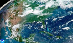 ¡DÉBIL ONDA DEL ESTE CRUZA POR LAS COSTAS DE VERACRUZ! - *BOCHORNO DE DÍA; LLUEVE DE NOCHE