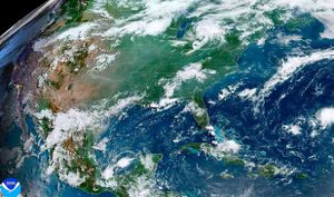 PARCIALMENTE NUBLADO CON AMBIENTE CALUROSO A BOCHORNOSO - *TEMPERATURA MÁXIMA DE 31 GRADOS