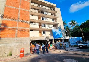 ¡CAE ALBAÑIL DEL QUINTO PISO DE OBRA EN MOCAMBO!