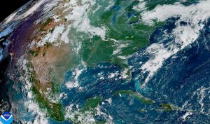¡LLUEVE DE NOCHE Y MAÑANA TAMBIÉN! - *SE ACERCA LA ONDA AL ISTMO