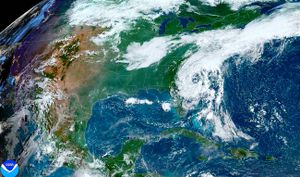 ¡POCO A POCO APRIETA LA "CANÍCULA"! - *EL DISTURBIO EN EL CARIBE, AÚN SIN POTENCIAL
