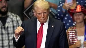 ¡TRUMP ARREMETE CONTRA HARRIS DURANTE SU VISITA A UNA CIUDAD CON NEXOS HISTÓRICOS CON KU KLUX KLAN!