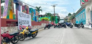 ¡POR ABUSOS DE POLICÍAS DE LA SSP CIERRAN CARRETERA EN PASO DEL MACHO!