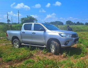 ¡LOCALIZAN CAMIONETA DE FUNCIONARIO SECUESTRADO JUNTO CON SU PADRE EN ISLA!