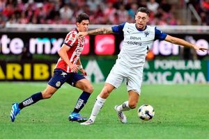 ¡RAYADOS RESCATA EMPATE EN CASA DE CHIVAS, 1-1!