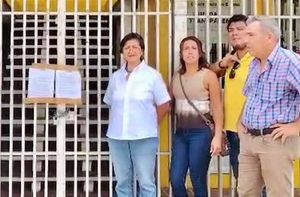 ¡SE QUEDAN “EN EL LIMBO”! - *“Pegados unos comunicados que el INE emitió...”