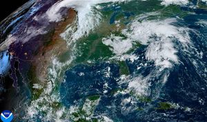¡SIN PERTURBACIONES CICLÓNICAS EN AMBOS OCÉANOS! - *AMANECIMOS EN LUNA LLENA Y CON HUMEDAD Y BOCHORNO.