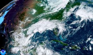 ¡SOPLA DE FRENTE Y CON RACHITAS! - *FIN DE SEMANA NUBLADO Y CON LLUVIA