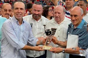 ¡ALISTAN CEREMONIA EN LA LIGA “PIRATA FUENTE”ESTE SÁBADO! - *Llevará el nombre del ex Tiburón Rojo Carlos Barra Díaz