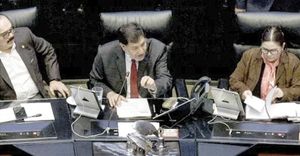 ¡“DE AQUÍ A LA LOTERÍA NACIONAL”! - CRÓNICA DE HISTÓRICA SESIÓN EN EL SENADO