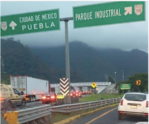 A VUELTA DE RUEDA! Tras derrumbe en Maltrata. Largas filas de vehículos en la Veracruz-Xalapa