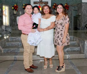 XIMENA CUMPLE 3 Y LA PRESENTAN AL TEMPLO
