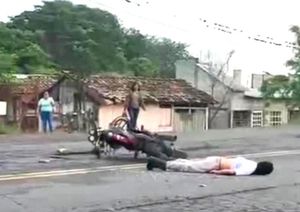 ¡MOTORIZADO CHOCÓ DE FRENTE CONTRA CAMIONETA!