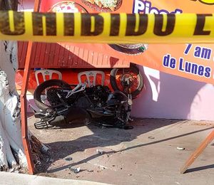 ¡MUERE EN EL DÍA DE SU CUMPLEAÑOS! - JOVEN MOTOCICLISTA PIERDE LA VIDA CHOCANDO CONTRA UN AUTOMÓVIL