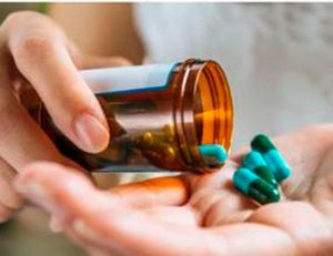 TIPS PARA MEJORAR LA CALIDAD DE VIDA | MEDICAMENTOS PARA TRATAR LA ALTA PRESIÓN ARTERIAL - Diuréticos tiazidas. Los diuréticos son medicamentos que actúan sobre los riñones para ayudar a tu cuerpo a eliminar el sodio y el agua, lo que reduce el volumen...