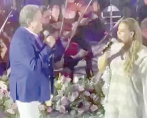 ¡...MIENTRAS, LA GOBERNADORA DE GUERRERO, EVELYN SALGADO, SE ECHA UN "PALOMAZO" JUNTO A “COQUE” MUÑIZ!