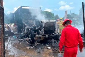 ¡INCENDIO DEJA EN CENIZAS UN TORTON EN CHATARRERA!