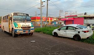 ¡CAMIÓN DE PASAJE EMBISTE Y ARRASTRA A MATRIMONIO! - RÍO MEDIO II