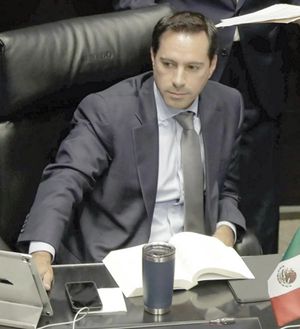 ¡EL PANISTA MAURICIO VILA PIDE LICENCIA AL SENADO!