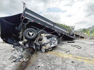 ¡CARRETERAZO: 38 MUERTOS! - EN BRASIL