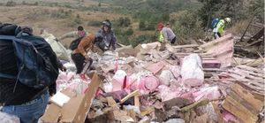 ¡CAE TRÁILER A BARRANCO EN MALTRATA: 2 MUERTOS!