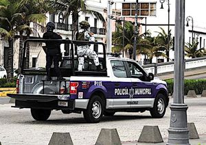 ¡ASESINAN A 7 POLICÍAS!