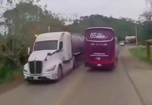 ¡CACHAN ADO GL EN MANIOBRAS PELIGROSAS!