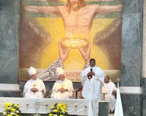 ¡LLEGA A LA IGLESIA DIVINA PROVIDENCIA EL PADRE RUIZ!