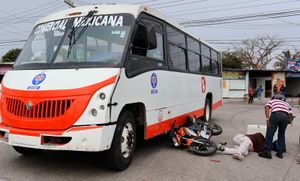 ¡MOTOCICLISTA CASI MUERE APLASTADO!