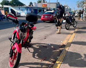 ¡UNA LESIONADA EN CHOQUE DE MOTOS!