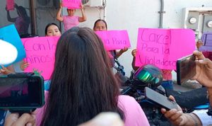 ¡FAMILIA EXIGE JUSTICIA PARA NIÑA ABUSADA POR SU MAESTRA DE KINDER!