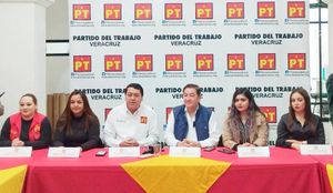 ¡LES COQUETEAN! - ÚJULE