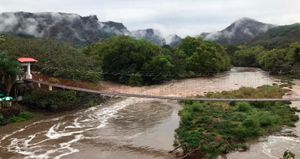 ¡LE SALE ESPUMA AL RÍO JALCOMULCO! - SOS
