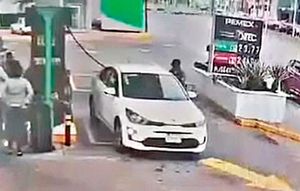 ¡LE LLENAN EL TANQUE Y SE VA SIN PAGAR!