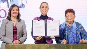 ¡SHEINBAUM ENVÍA REFORMA CONSTITUCIONAL PARA REFORZAR LA SOBERANÍA! - *Propone la adición de dos párrafos al artículo 40 de la Constitución "para que quede establecido que el pueblo de México no aceptará, ningún tipo intervención"