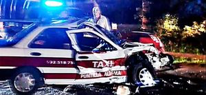 ¡SE DESBARATAN DOS TAXIS EN ENCONTRONAZO!