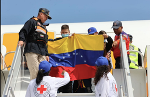 ¡ATERRIZAN EN VENEZUELA CASI 250 MIGRANTES PROCEDENTES DE MÉXICO TRAS DEPORTACIÓN DESDE EU!