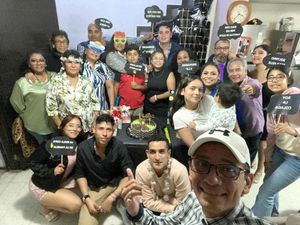 CELEBRA CUMPLEAÑOS VIRIDIANA PÉREZ PELÁEZ