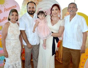 EMILIA RECIBE EL SACRAMENTO DEL BAUTISMO