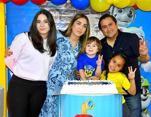 SANTIAGO FESTEJA CON PAW PATROL!