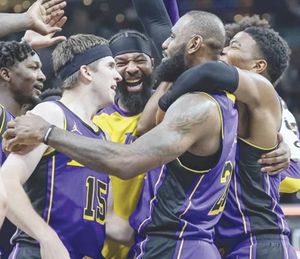 ¡LEBRON JAMES COMANDA TRIUNFO DE LAKERS Y SALVA RACHA!