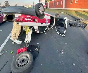 ¡TAXI TERMINA LLANTAS ARRIBA!