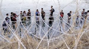 ¡QUE SE AUTODEPORTEN PIDE GOBIERNO DE EU! - O SERAN DETENIDOS “CON DUREZA”