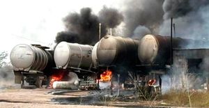 ¡ARDEN 4 PIPAS EN EL MORALITO! - BOMBEROS DE COTAXTLA Y PEMEX SOFOCARON EL FUEGO