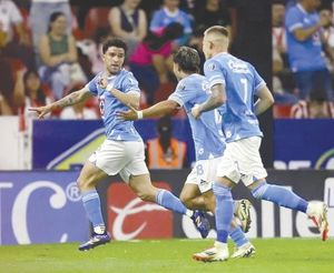 ¡DERROTA CRUZ AZUL A CHIVAS Y ACECHA LOS PRIMEROS LUGARES!