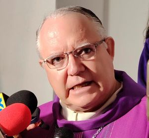 ¡“NO HAY QUE CERRAR LOS OJOS”! - OBISPO DE VERACRUZ
